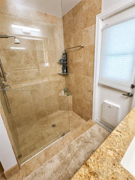 En Renta: $4,500 (4 camas, 2 baños, 1818 Pies cuadrados)