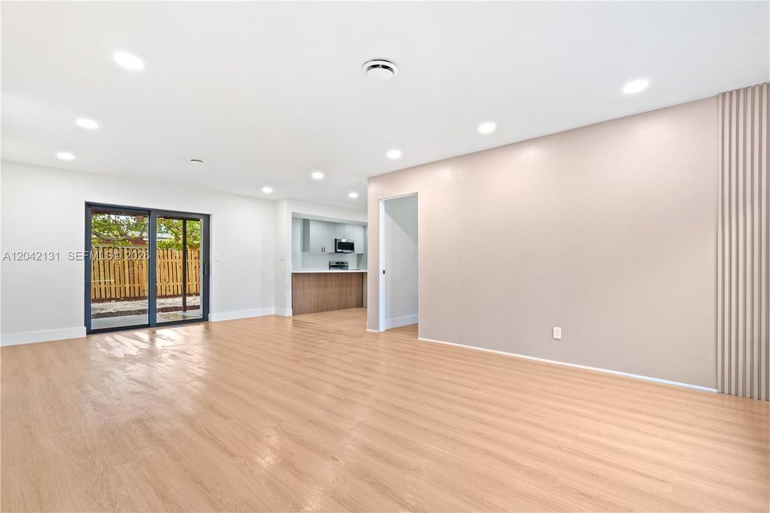 На продажу: $499,900 (3 спален, 2 ванн, 1358 Квадратных фут)