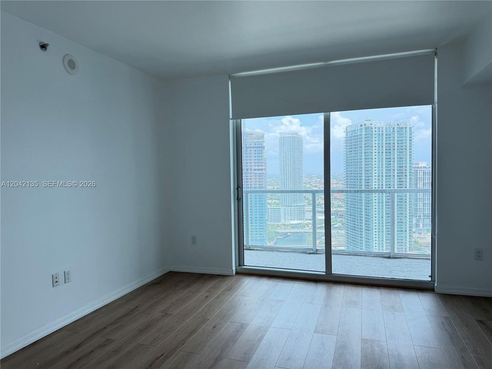 For Rent: $3,300 (1 beds, 1 baths, 806 Square Feet)