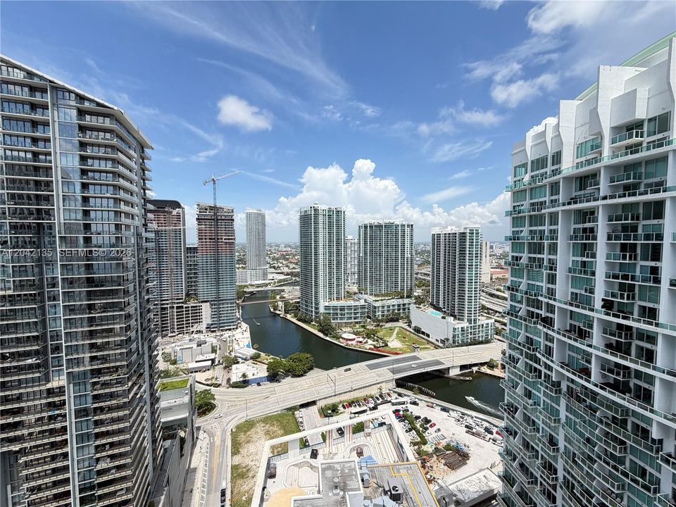 For Rent: $3,300 (1 beds, 1 baths, 806 Square Feet)