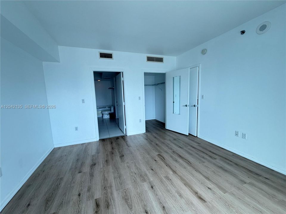 For Rent: $3,300 (1 beds, 1 baths, 806 Square Feet)
