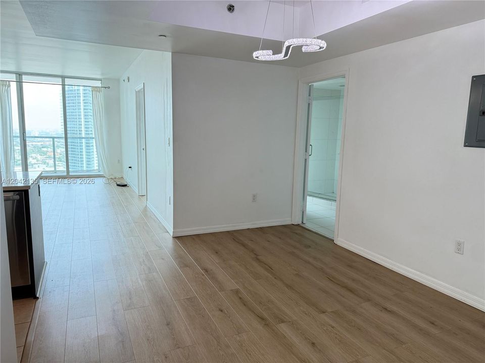 For Rent: $3,300 (1 beds, 1 baths, 806 Square Feet)