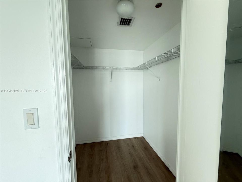 For Rent: $3,300 (1 beds, 1 baths, 806 Square Feet)