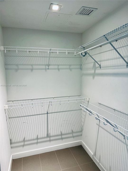For Rent: $3,300 (1 beds, 1 baths, 850 Square Feet)