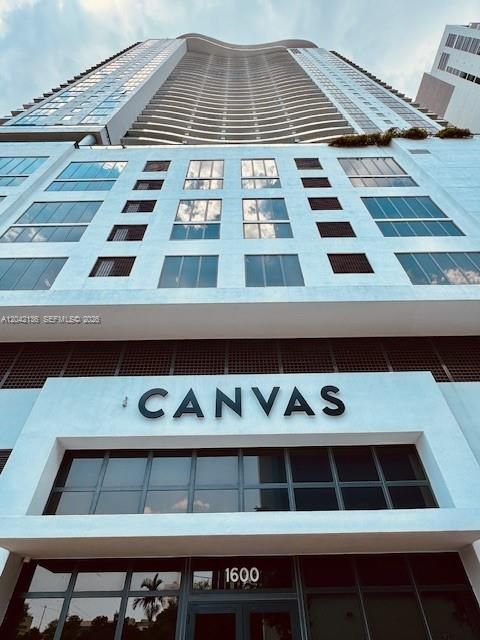 For Rent: $3,300 (1 beds, 1 baths, 850 Square Feet)