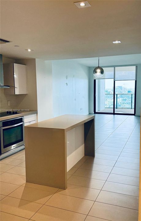 For Rent: $3,300 (1 beds, 1 baths, 850 Square Feet)
