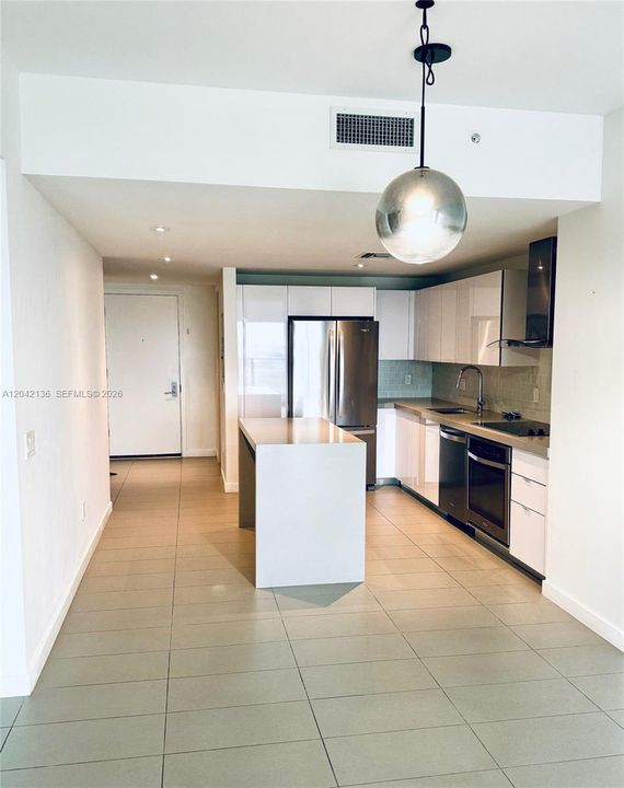 For Rent: $3,300 (1 beds, 1 baths, 850 Square Feet)