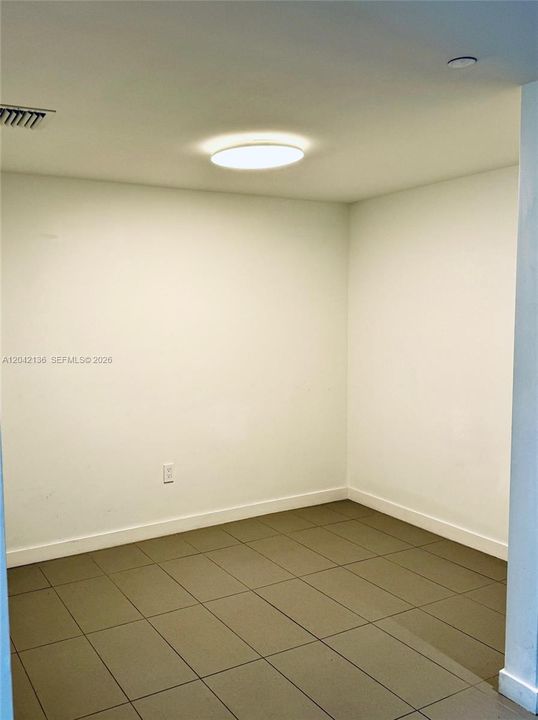 For Rent: $3,300 (1 beds, 1 baths, 850 Square Feet)