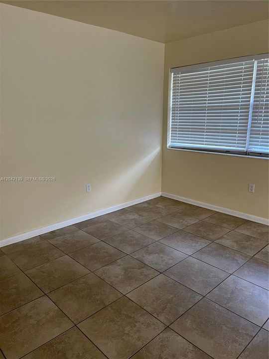 For Rent: $3,550 (3 beds, 1 baths, 1300 Square Feet)