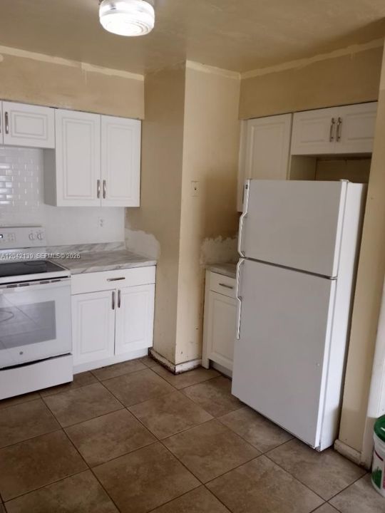 For Rent: $3,550 (3 beds, 1 baths, 1300 Square Feet)