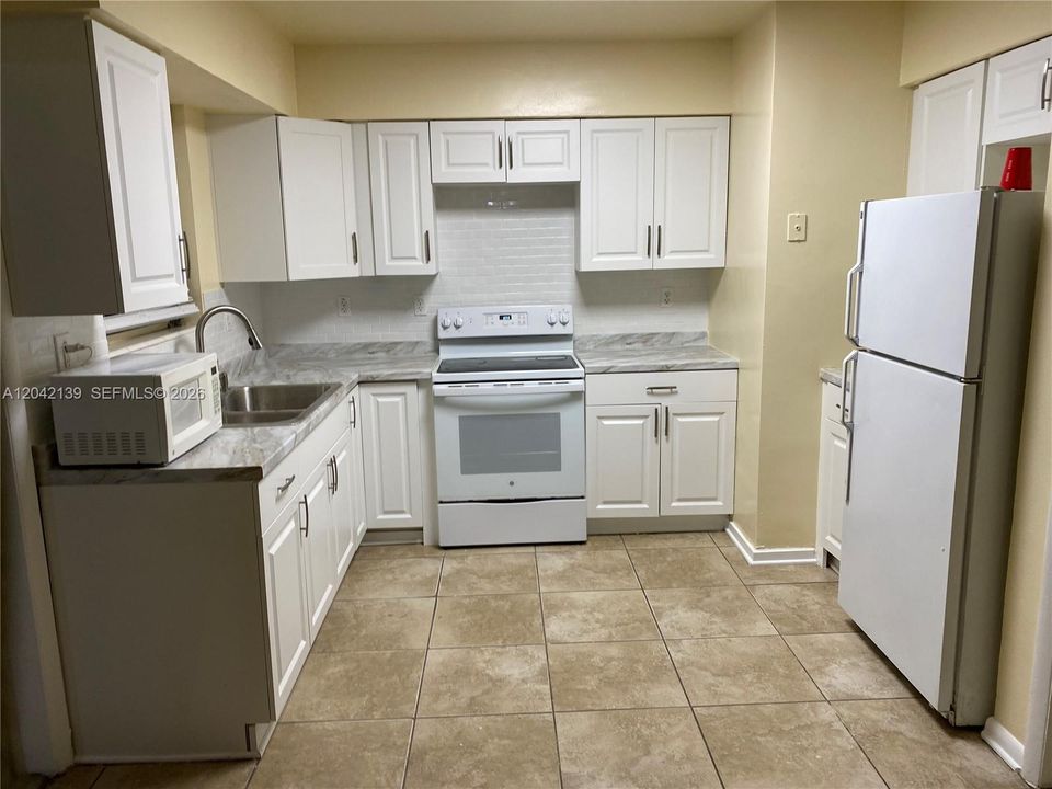 For Rent: $3,550 (3 beds, 1 baths, 1300 Square Feet)