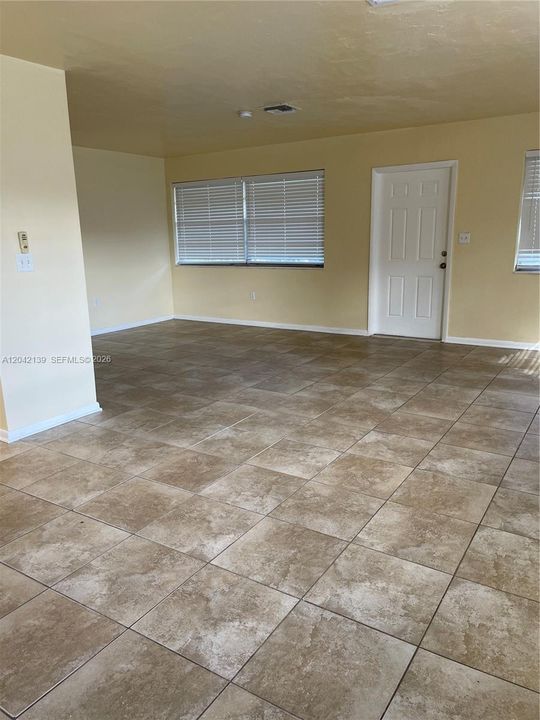 For Rent: $3,550 (3 beds, 1 baths, 1300 Square Feet)