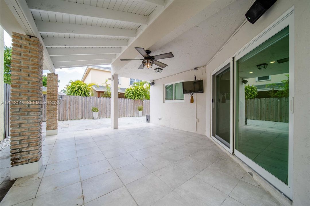 For Sale: $635,000 (3 beds, 2 baths, 1622 Square Feet)