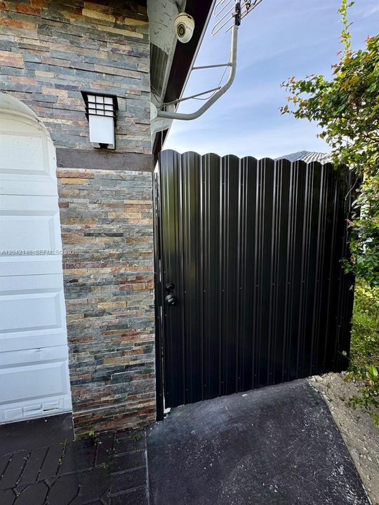 For Rent: $1,475 (0 beds, 1 baths, 330 Square Feet)