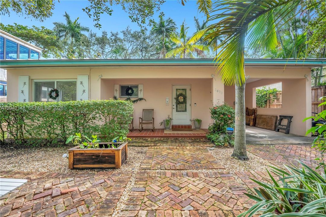 For Sale: $2,200,000 (2 beds, 1 baths, 1059 Square Feet)