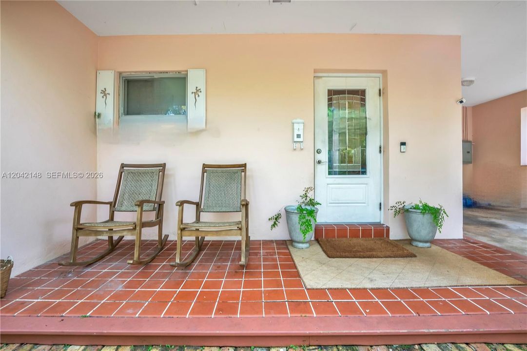 For Sale: $2,200,000 (2 beds, 1 baths, 1059 Square Feet)
