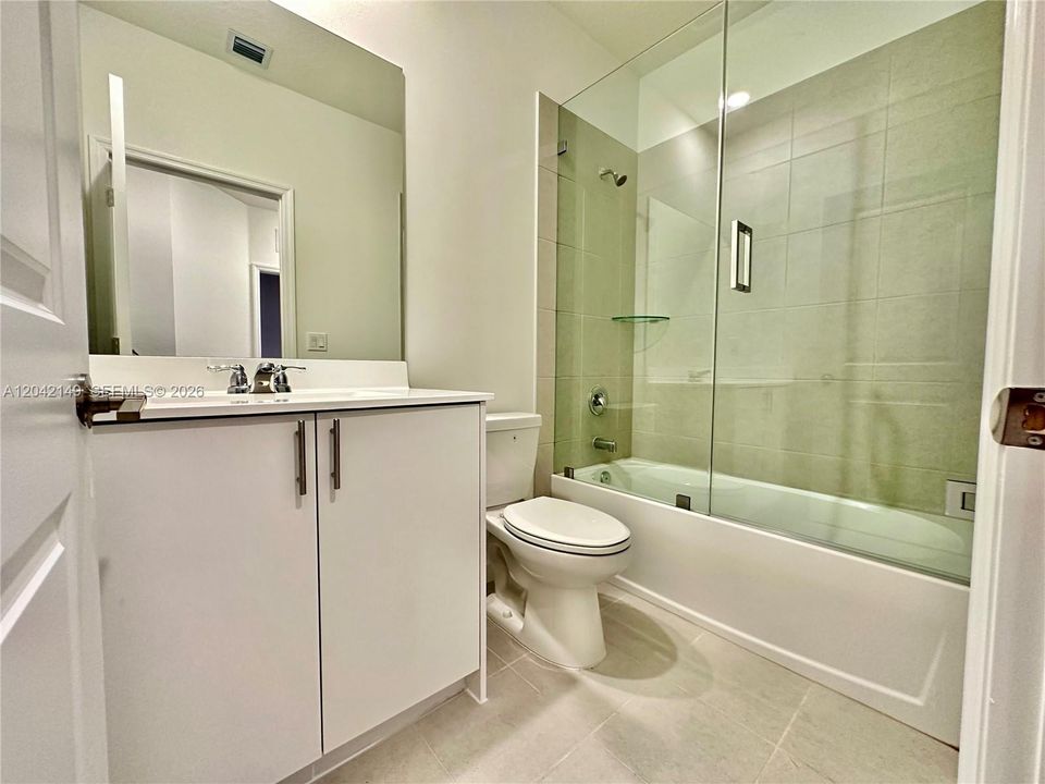 В аренду: $3,500 (3 спален, 2 ванн, 1668 Квадратных фут)