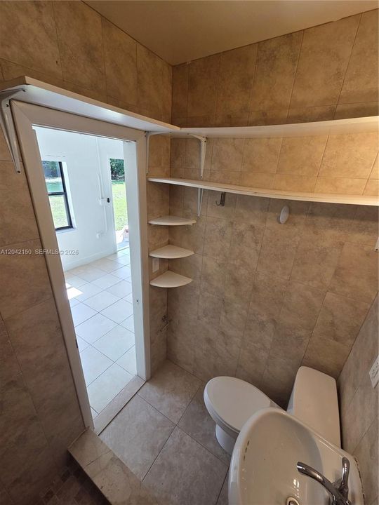 В аренду: $1,250 (0 спален, 1 ванн, 0 Квадратных фут)