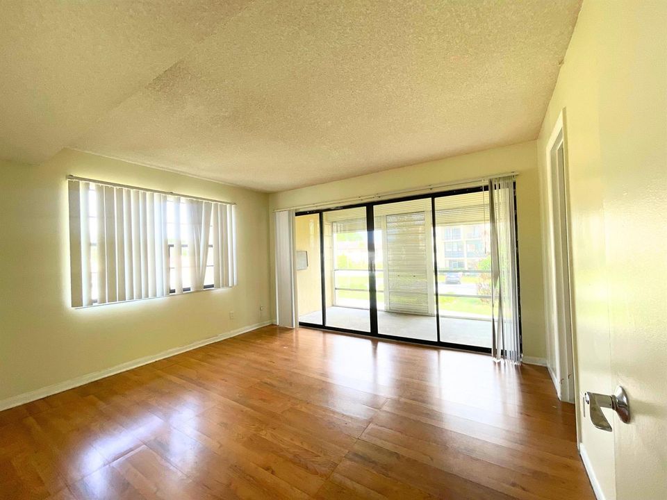 4-206 Owners Suite