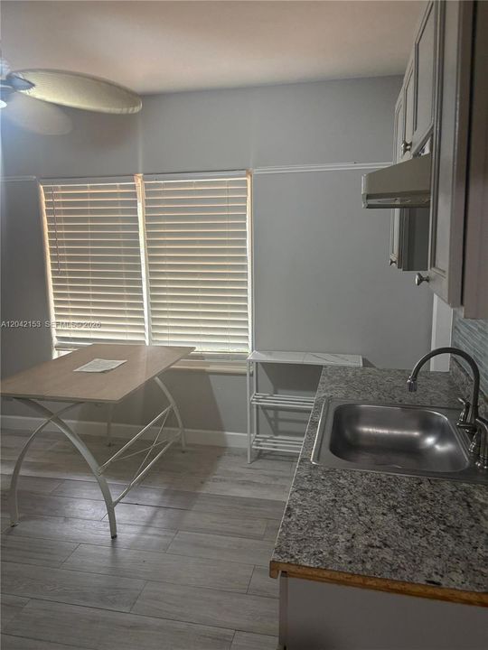 В аренду: $1,900 (1 спален, 1 ванн, 2510 Квадратных фут)