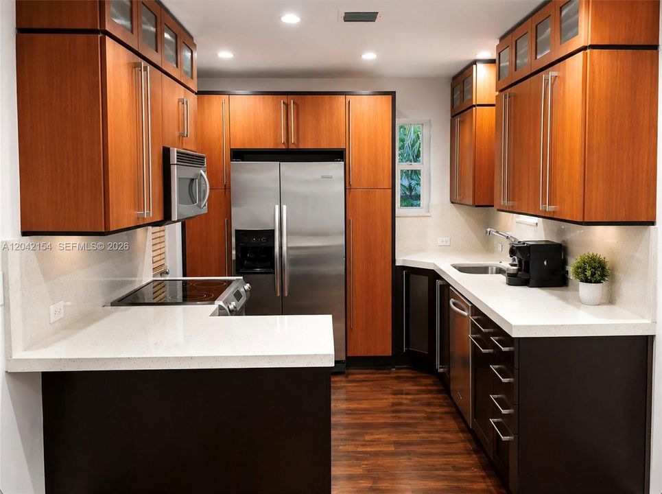 For Rent: $4,650 (2 beds, 2 baths, 936 Square Feet)