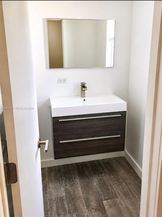 For Rent: $4,650 (2 beds, 2 baths, 936 Square Feet)