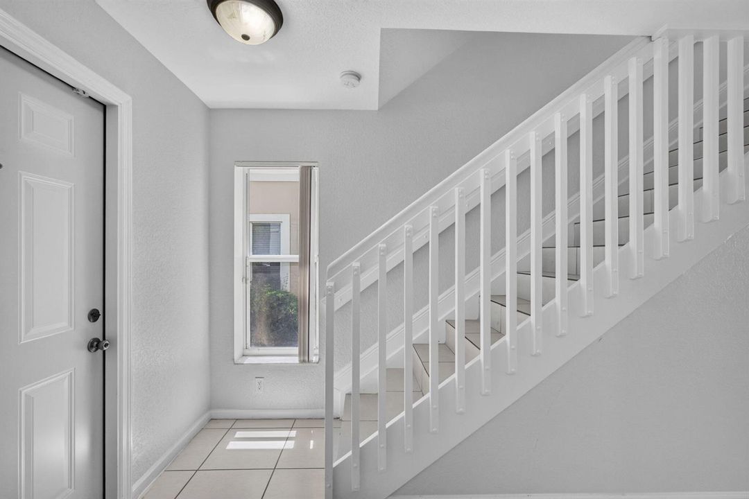 ENTRYWAY STAIRWELL