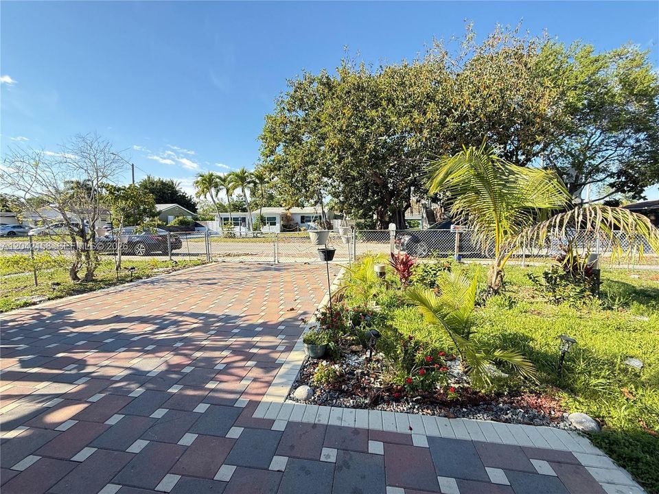 En Venta: $386,000 (0.15 acres)