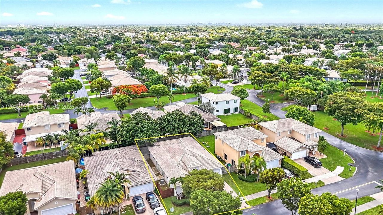 На продажу: $650,000 (3 спален, 2 ванн, 1978 Квадратных фут)