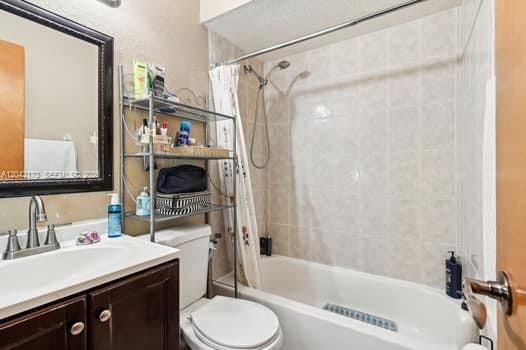 На продажу: $399,900 (2 спален, 2 ванн, 1381 Квадратных фут)