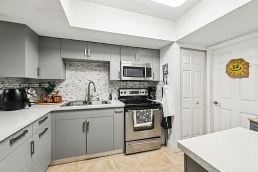 На продажу: $399,900 (2 спален, 2 ванн, 1381 Квадратных фут)