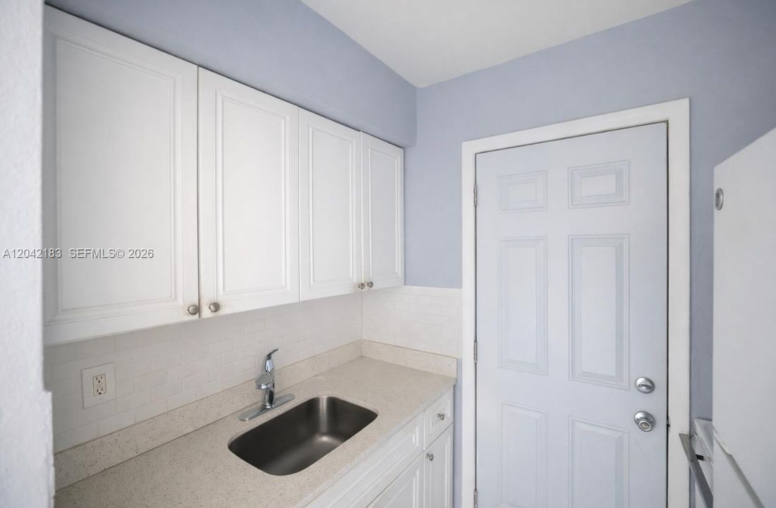 出租: $1,725 (1 贝兹, 1 浴室, 0 平方英尺)