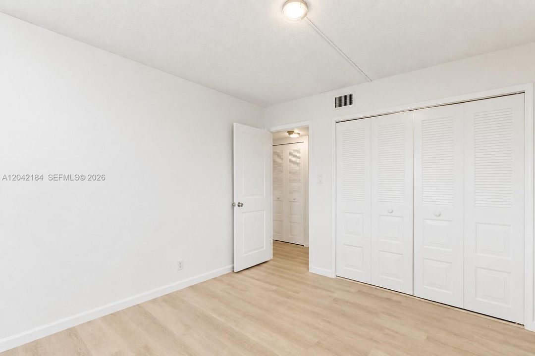 В аренду: $1,690 (2 спален, 2 ванн, 990 Квадратных фут)