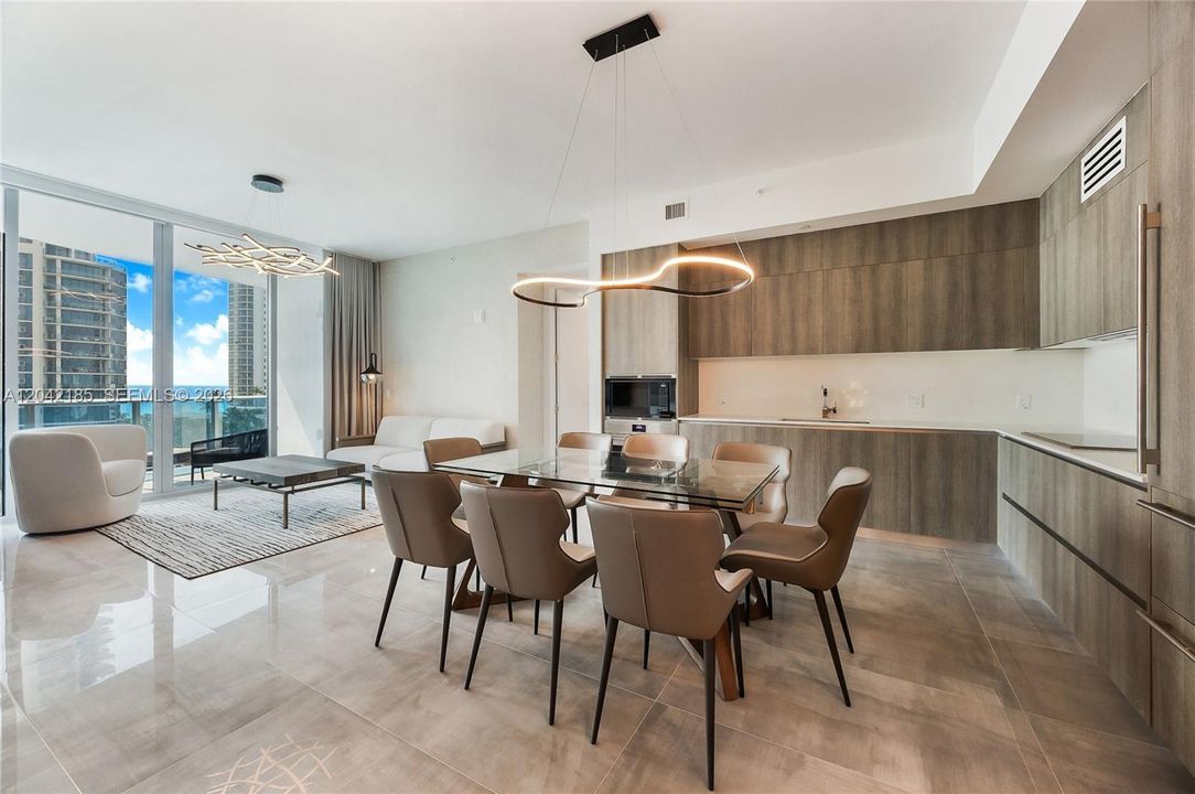 На продажу: $1,490,000 (2 спален, 2 ванн, 1384 Квадратных фут)