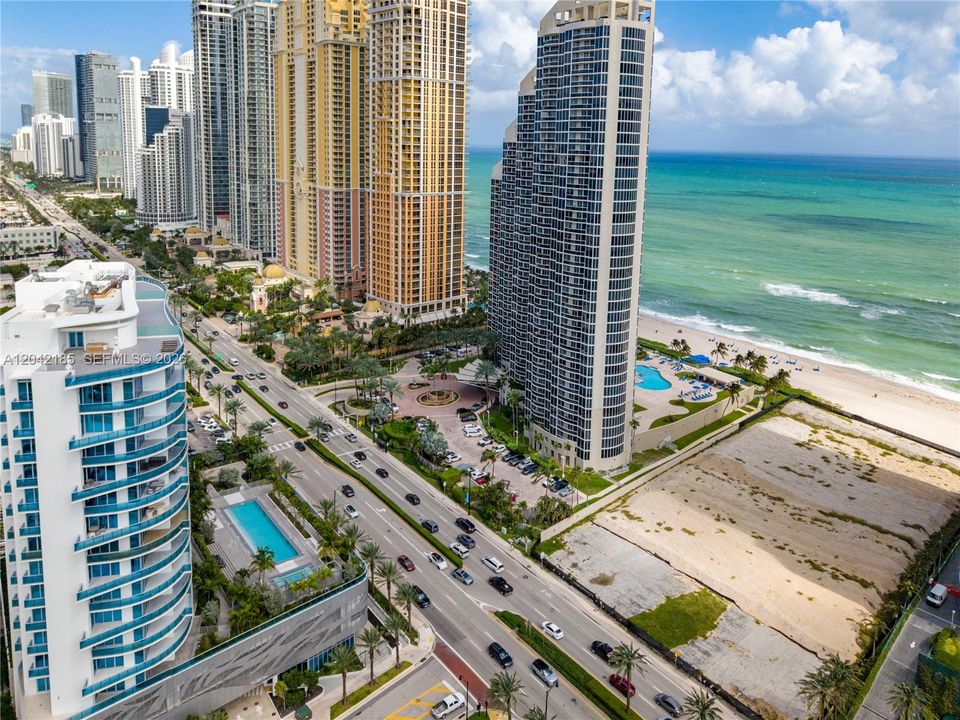 На продажу: $1,490,000 (2 спален, 2 ванн, 1384 Квадратных фут)