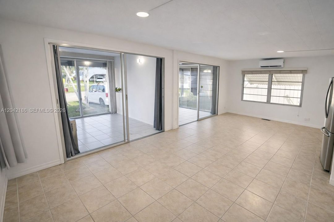 На продажу: $219,000 (3 спален, 3 ванн, 1034 Квадратных фут)