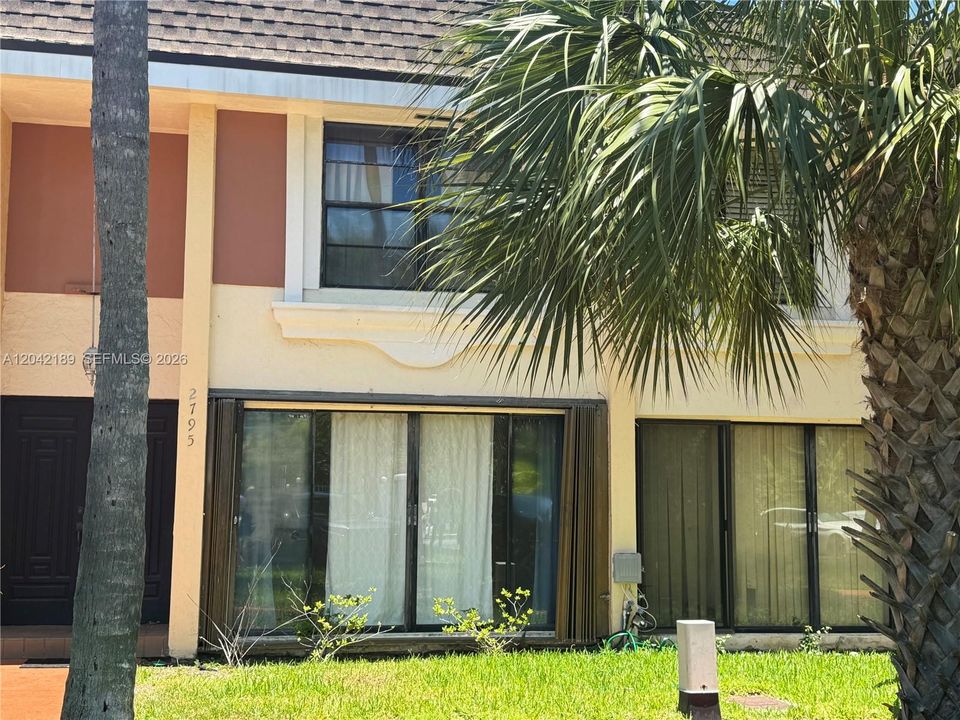 В аренду: $2,600 (2 спален, 2 ванн, 1550 Квадратных фут)