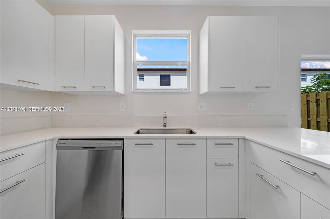 En Venta: $484,000 (3 camas, 2 baños, 1442 Pies cuadrados)