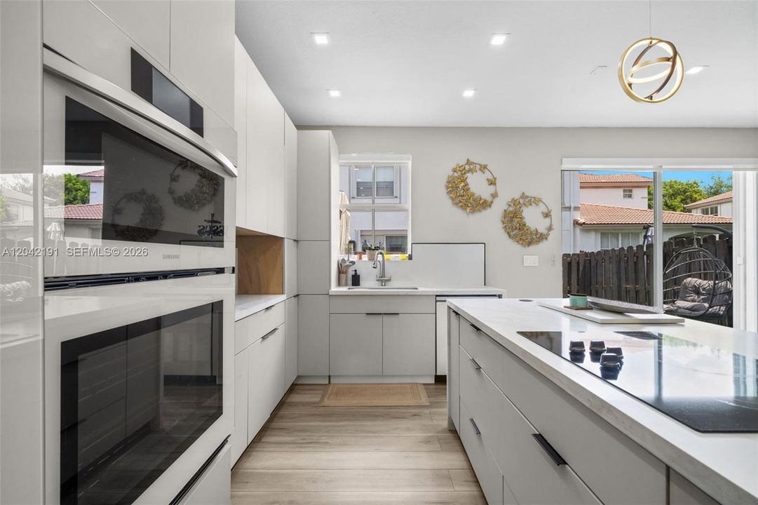 En Venta: $645,000 (3 camas, 2 baños, 1683 Pies cuadrados)
