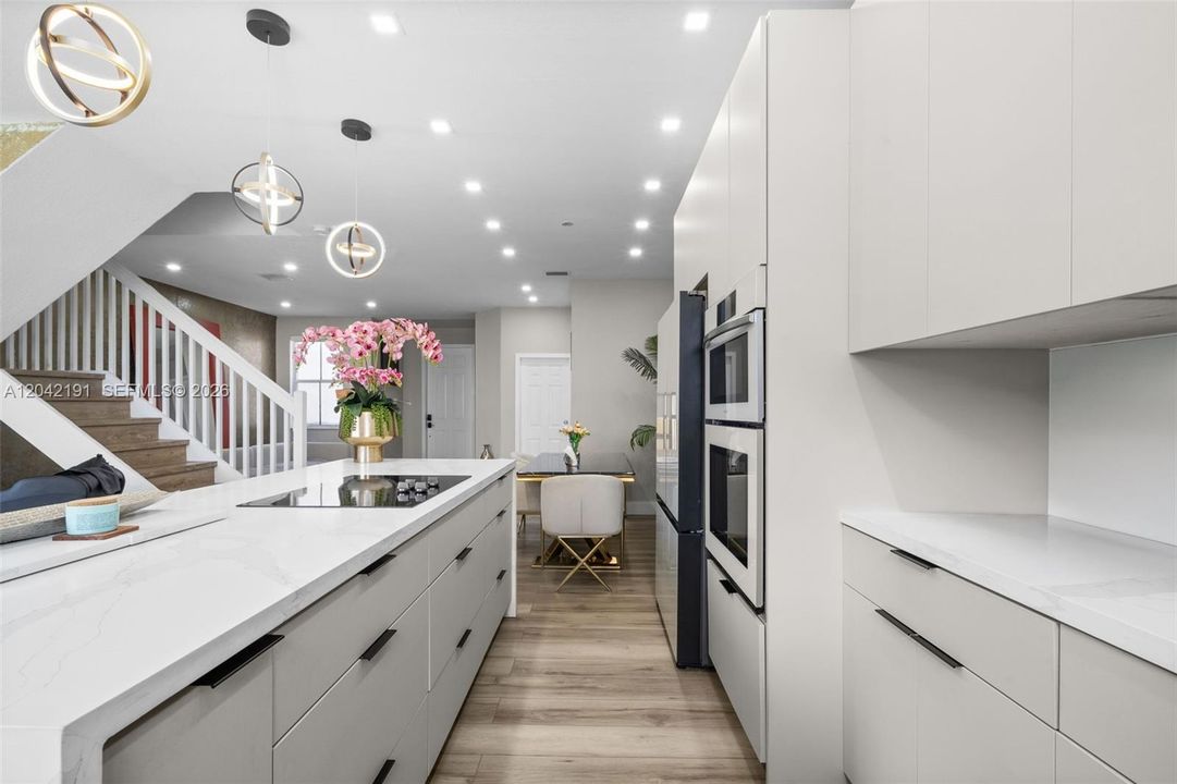 En Venta: $645,000 (3 camas, 2 baños, 1683 Pies cuadrados)