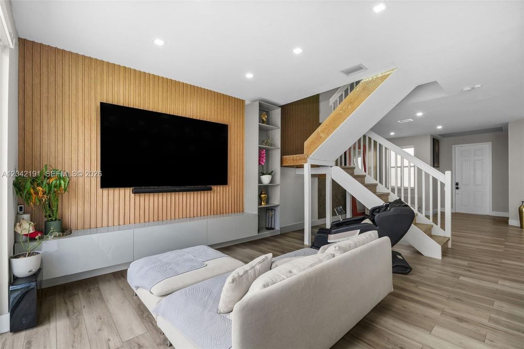 En Venta: $645,000 (3 camas, 2 baños, 1683 Pies cuadrados)