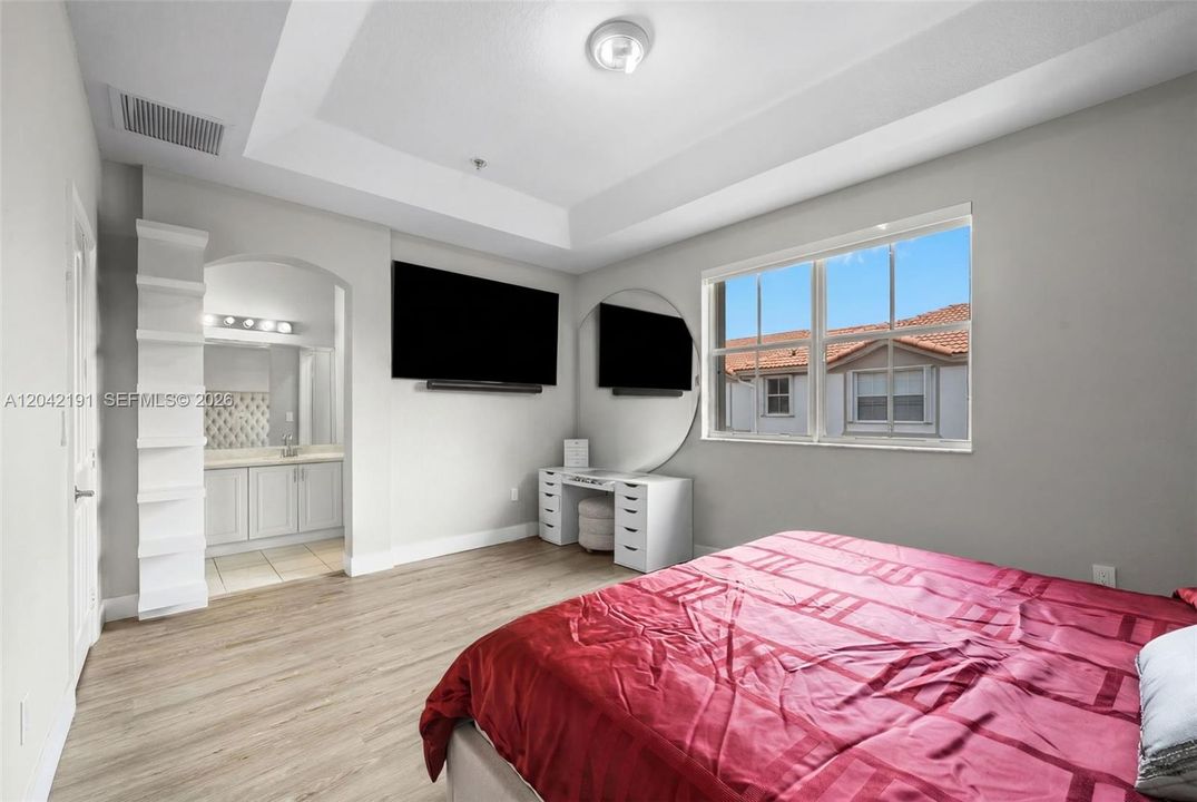 En Venta: $645,000 (3 camas, 2 baños, 1683 Pies cuadrados)