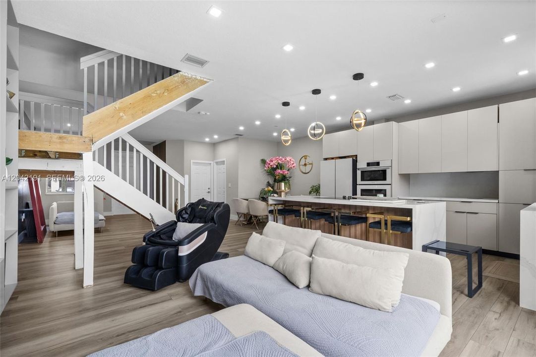 En Venta: $645,000 (3 camas, 2 baños, 1683 Pies cuadrados)