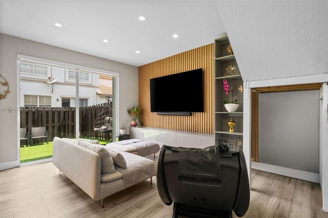 En Venta: $645,000 (3 camas, 2 baños, 1683 Pies cuadrados)