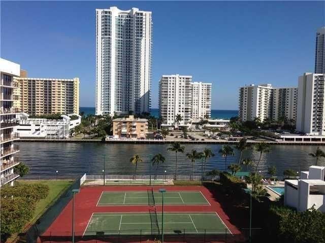 For Rent: $2,350 (2 beds, 2 baths, 1130 Square Feet)