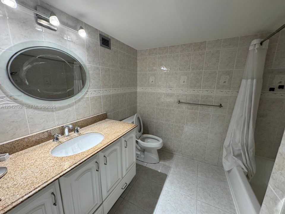 For Rent: $2,350 (2 beds, 2 baths, 1130 Square Feet)
