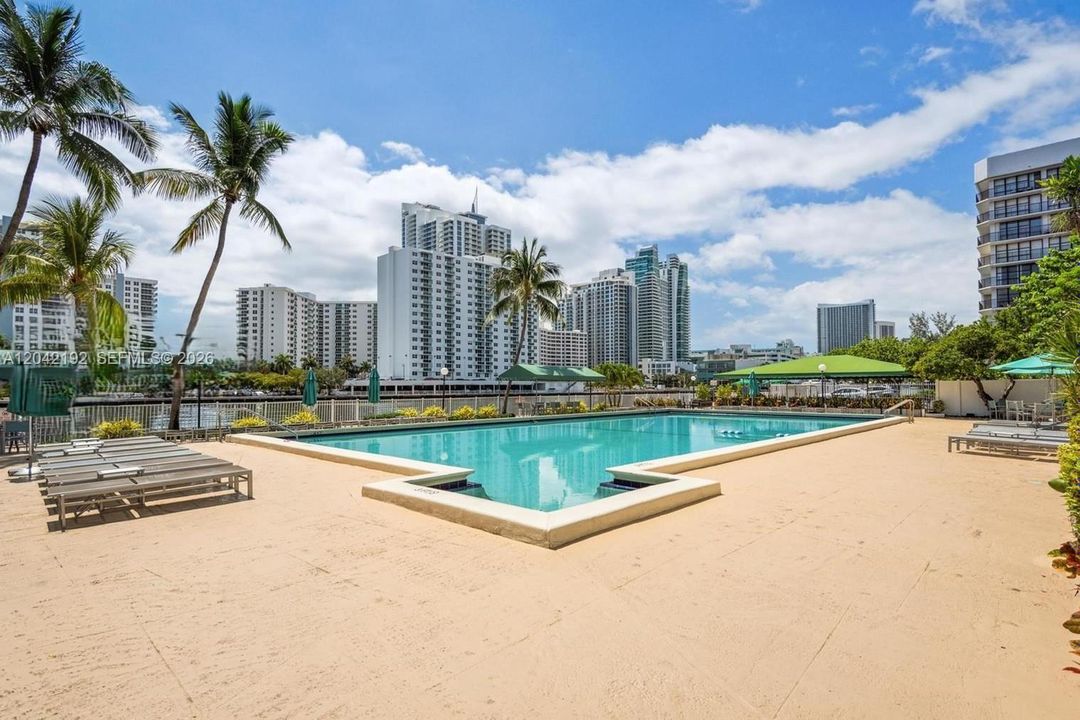 For Rent: $2,350 (2 beds, 2 baths, 1130 Square Feet)