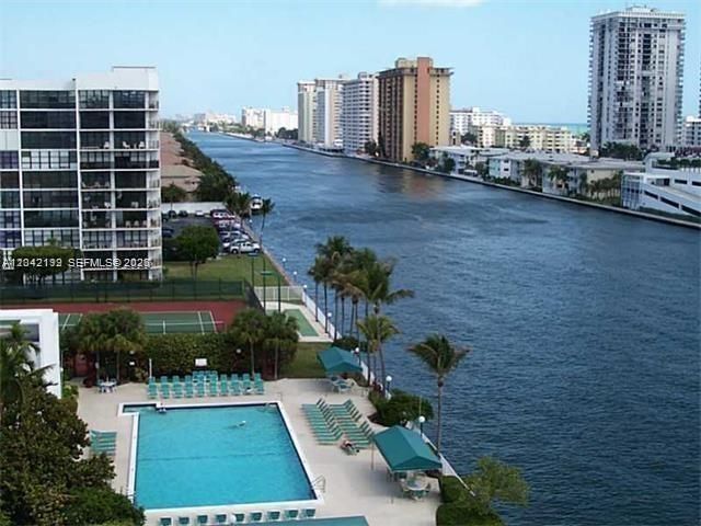 For Rent: $2,350 (2 beds, 2 baths, 1130 Square Feet)