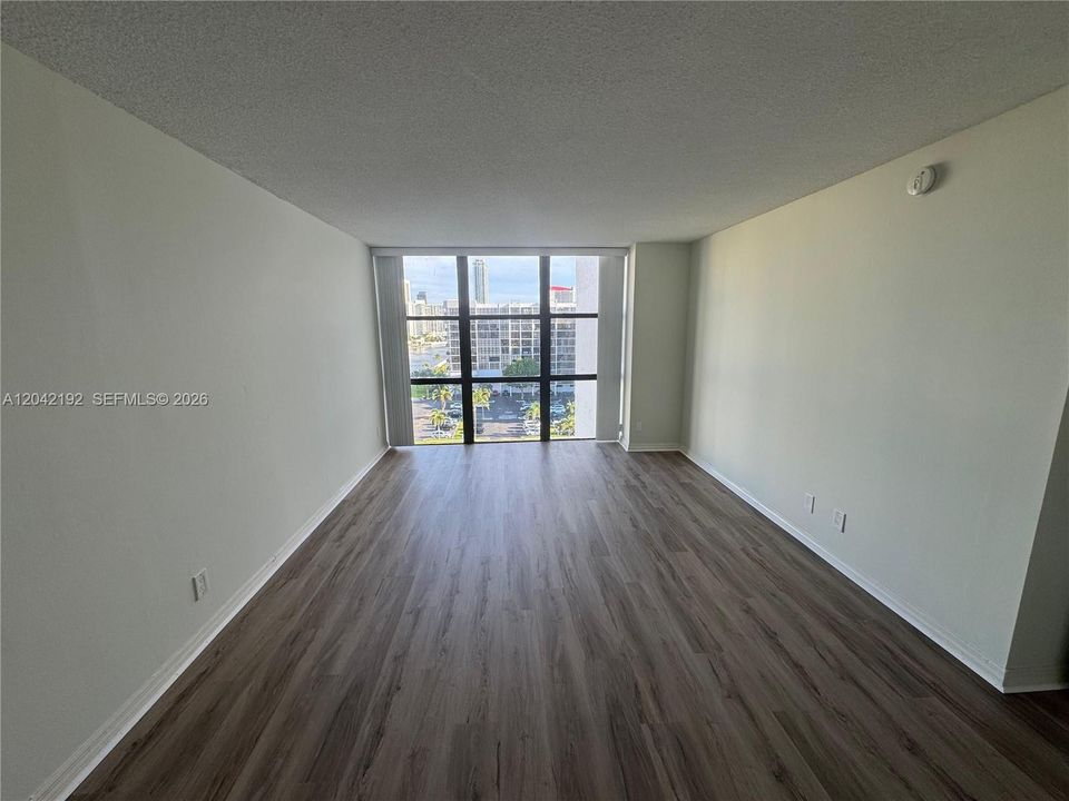 For Rent: $2,350 (2 beds, 2 baths, 1130 Square Feet)