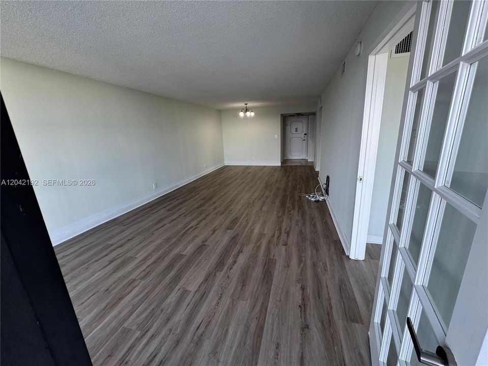 For Rent: $2,350 (2 beds, 2 baths, 1130 Square Feet)